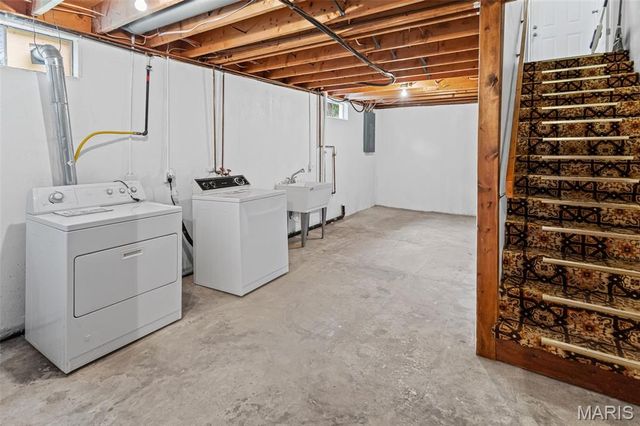 411 E Roosevelt Drive, Moro, IL 62067