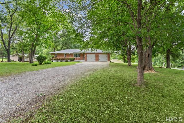 411 E Roosevelt Drive, Moro, IL 62067