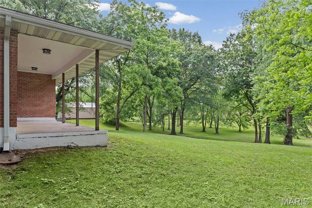 411 E Roosevelt Drive, Moro, IL 62067