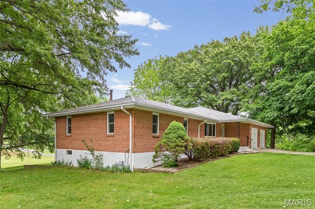 411 E Roosevelt Drive, Moro, IL 62067