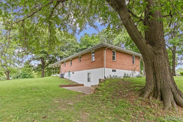 411 E Roosevelt Drive, Moro, IL 62067