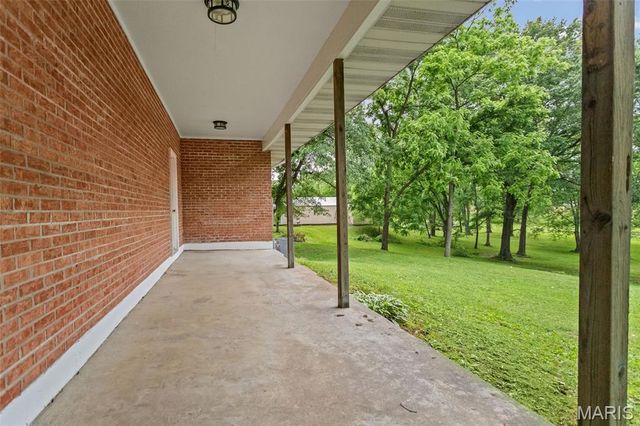 411 E Roosevelt Drive, Moro, IL 62067