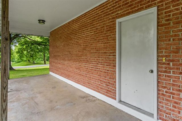 411 E Roosevelt Drive, Moro, IL 62067
