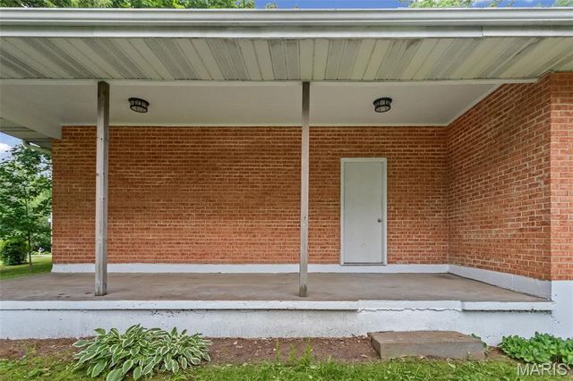 411 E Roosevelt Drive, Moro, IL 62067