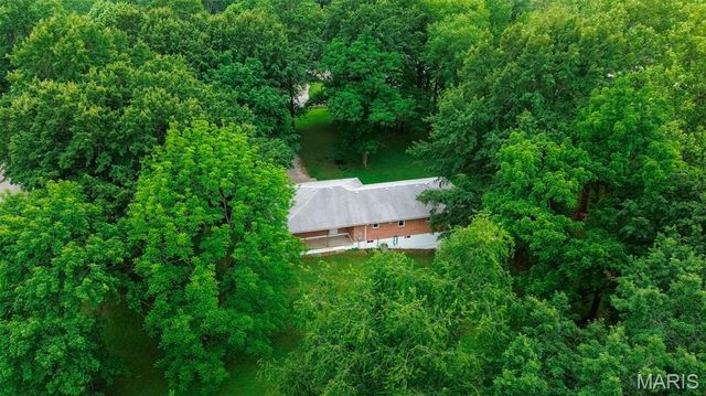 411 E Roosevelt Drive, Moro, IL 62067