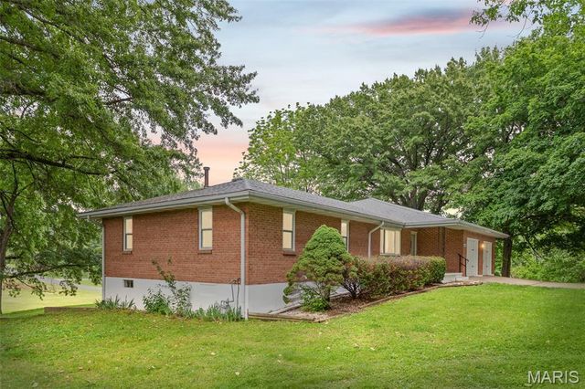 411 E Roosevelt Drive, Moro, IL 62067