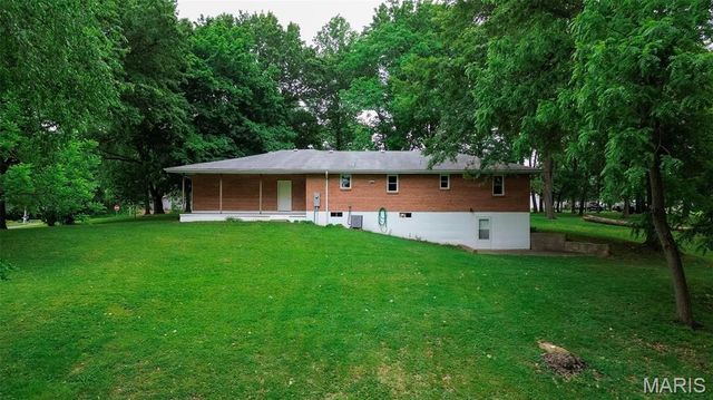 411 E Roosevelt Drive, Moro, IL 62067