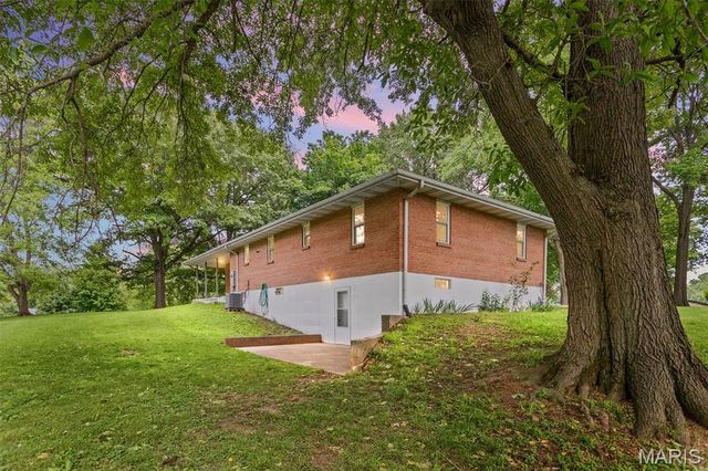 411 E Roosevelt Drive, Moro, IL 62067