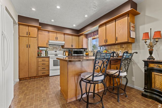 703 EMERALD DR, Bountiful, UT 84010