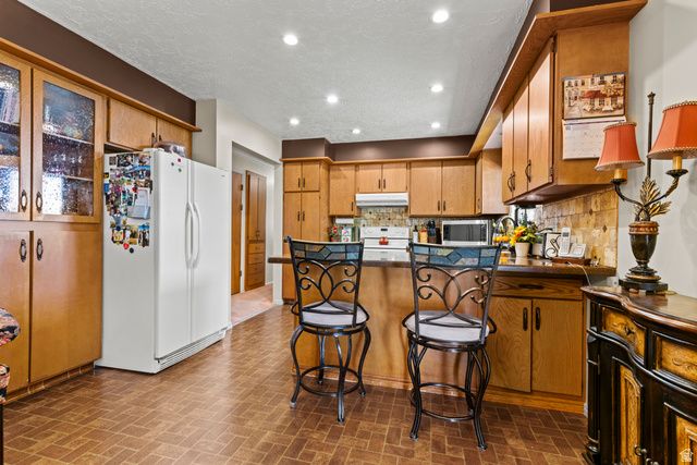 703 EMERALD DR, Bountiful, UT 84010