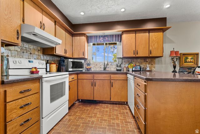 703 EMERALD DR, Bountiful, UT 84010
