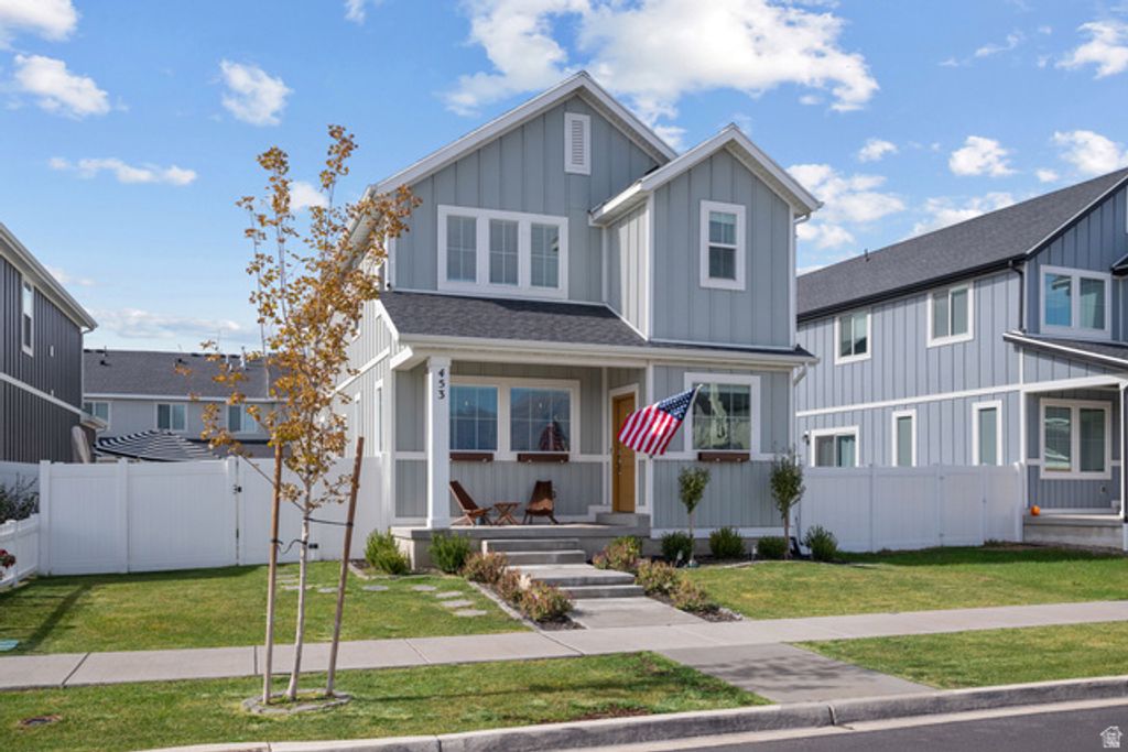 Image 2 of property listing at 453 N NORTHSHORE DR, Saratoga Springs, UT 84045