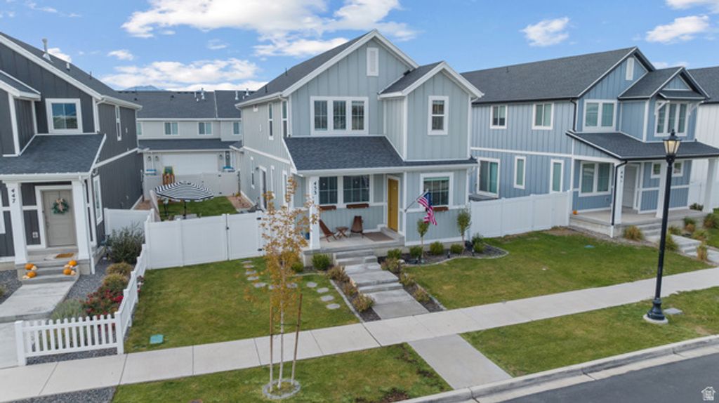 Image 3 of property listing at 453 N NORTHSHORE DR, Saratoga Springs, UT 84045