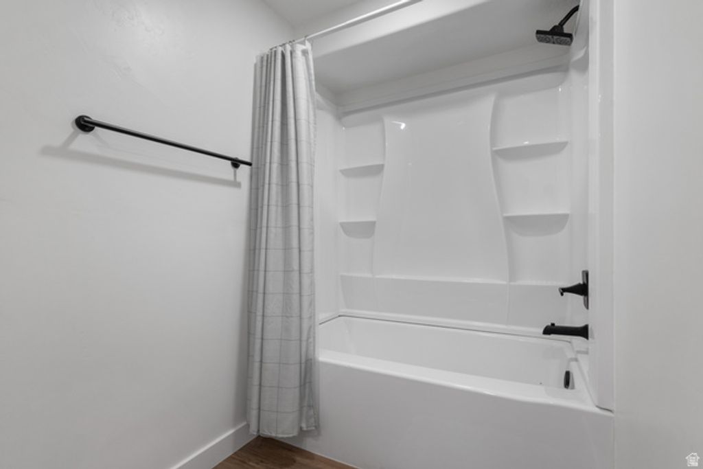 Image 30 of property listing at 453 N NORTHSHORE DR, Saratoga Springs, UT 84045