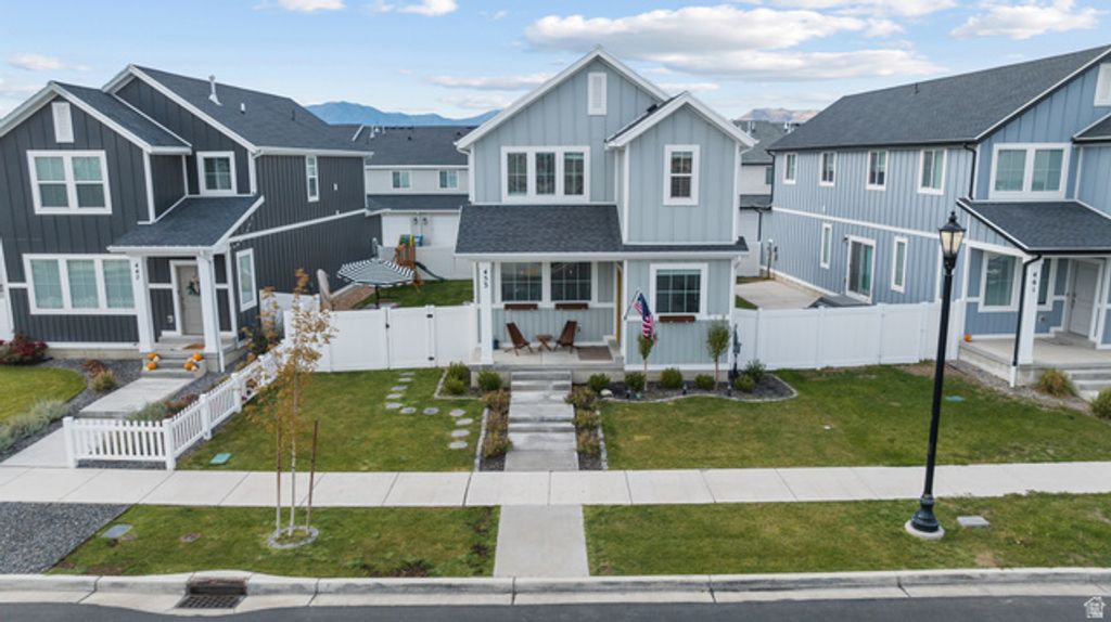 Image 4 of property listing at 453 N NORTHSHORE DR, Saratoga Springs, UT 84045