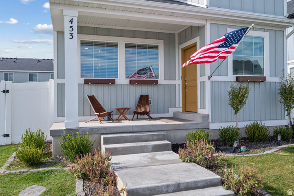 Image 5 of property listing at 453 N NORTHSHORE DR, Saratoga Springs, UT 84045