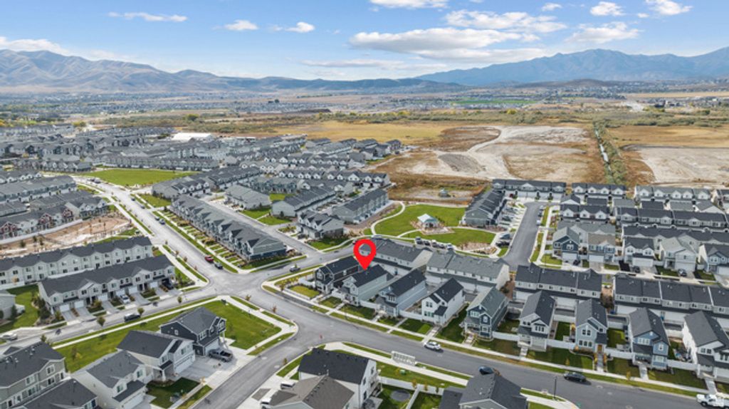 Image 46 of property listing at 453 N NORTHSHORE DR, Saratoga Springs, UT 84045