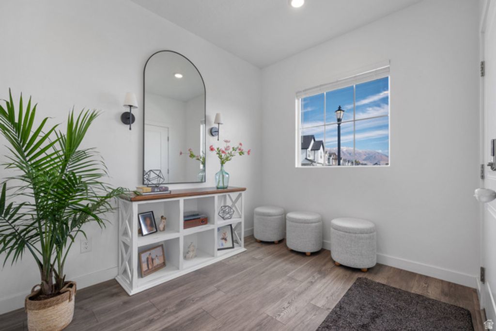 Image 6 of property listing at 453 N NORTHSHORE DR, Saratoga Springs, UT 84045