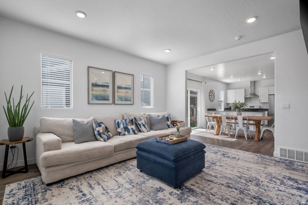 Image 7 of property listing at 453 N NORTHSHORE DR, Saratoga Springs, UT 84045