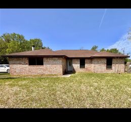 300 Nevils Street, Bridge City, TX 77611