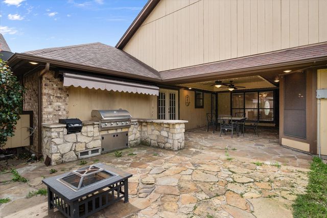 1014 Kingston Drive, Mansfield, TX 76063