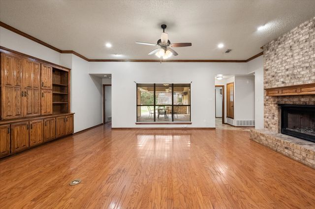 1014 Kingston Drive, Mansfield, TX 76063