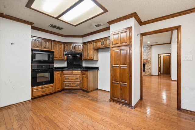 1014 Kingston Drive, Mansfield, TX 76063