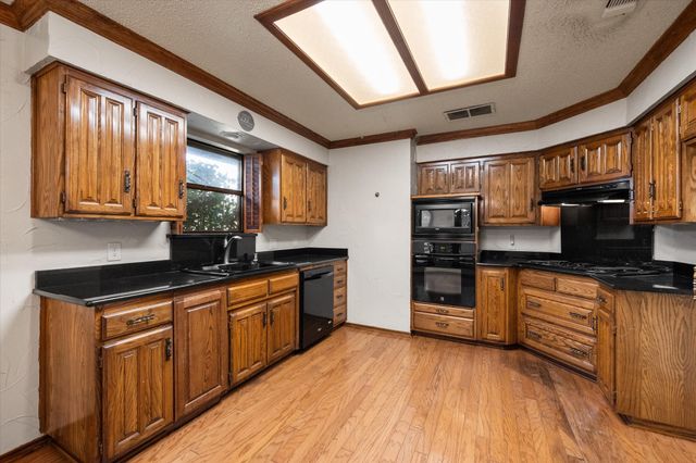 1014 Kingston Drive, Mansfield, TX 76063