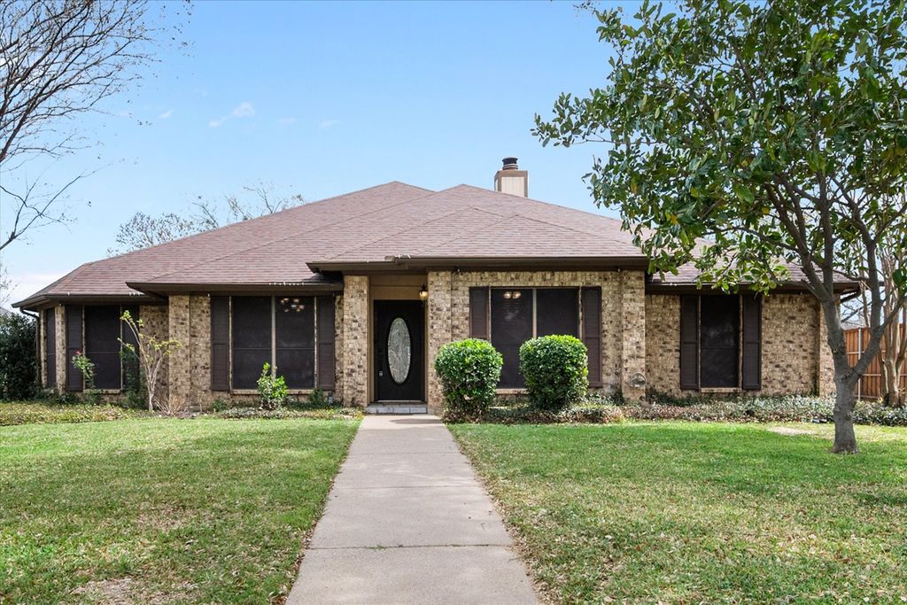 1014 Kingston Drive, Mansfield, TX 76063