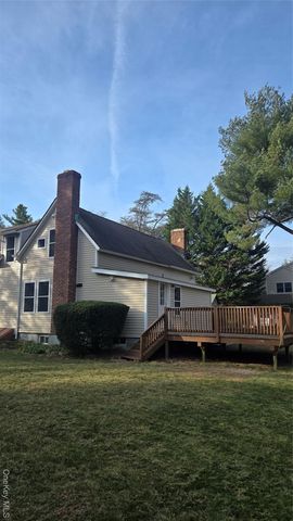 37 E Rogues Path, Huntington Station, NY 11746