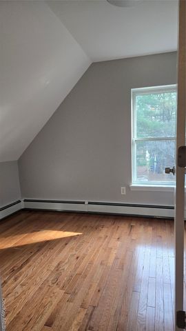 37 E Rogues Path, Huntington Station, NY 11746