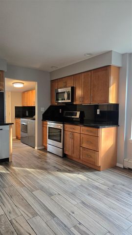 37 E Rogues Path, Huntington Station, NY 11746