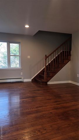 37 E Rogues Path, Huntington Station, NY 11746