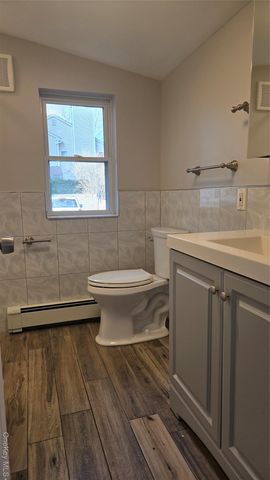 37 E Rogues Path, Huntington Station, NY 11746