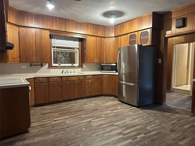 604 Harrel Avenue, Bynum, TX 76631