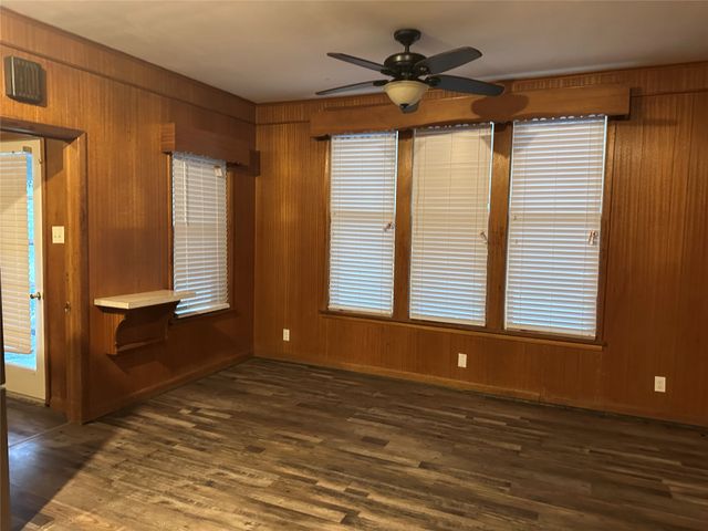 604 Harrel Avenue, Bynum, TX 76631