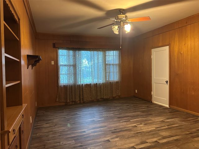 604 Harrel Avenue, Bynum, TX 76631