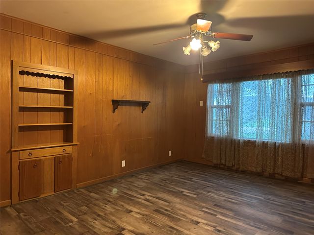 604 Harrel Avenue, Bynum, TX 76631