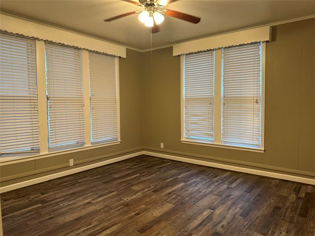 604 Harrel Avenue, Bynum, TX 76631