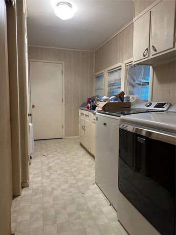 604 Harrel Avenue, Bynum, TX 76631