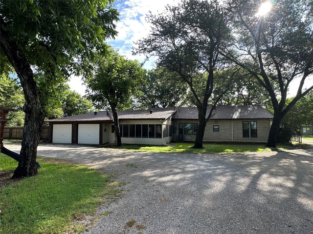 604 Harrel Avenue, Bynum, TX 76631