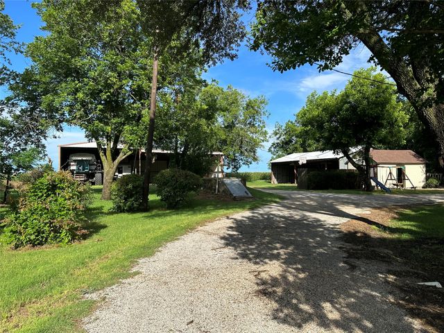 604 Harrel Avenue, Bynum, TX 76631
