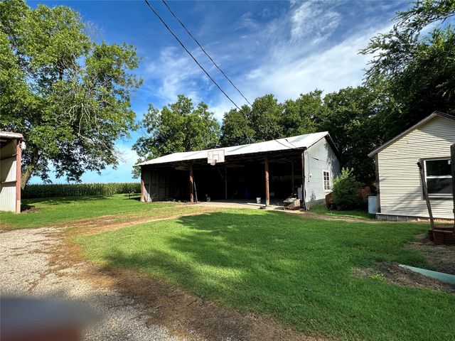 604 Harrel Avenue, Bynum, TX 76631