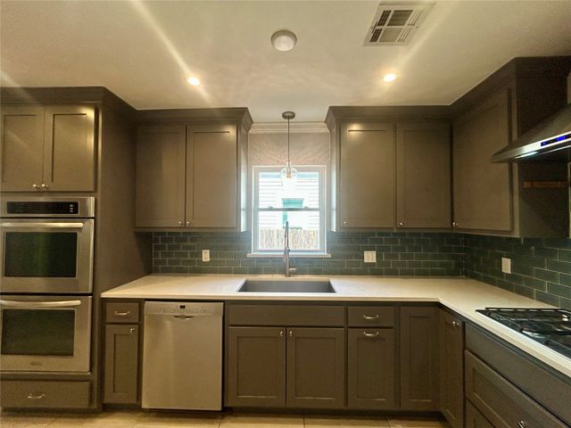 1348 S College Avenue, Tulsa, OK 74104