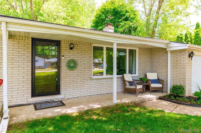 28731 Elbamar Drive, Grosse Ile Township, MI 48138