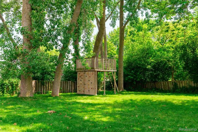 28731 Elbamar Drive, Grosse Ile Township, MI 48138