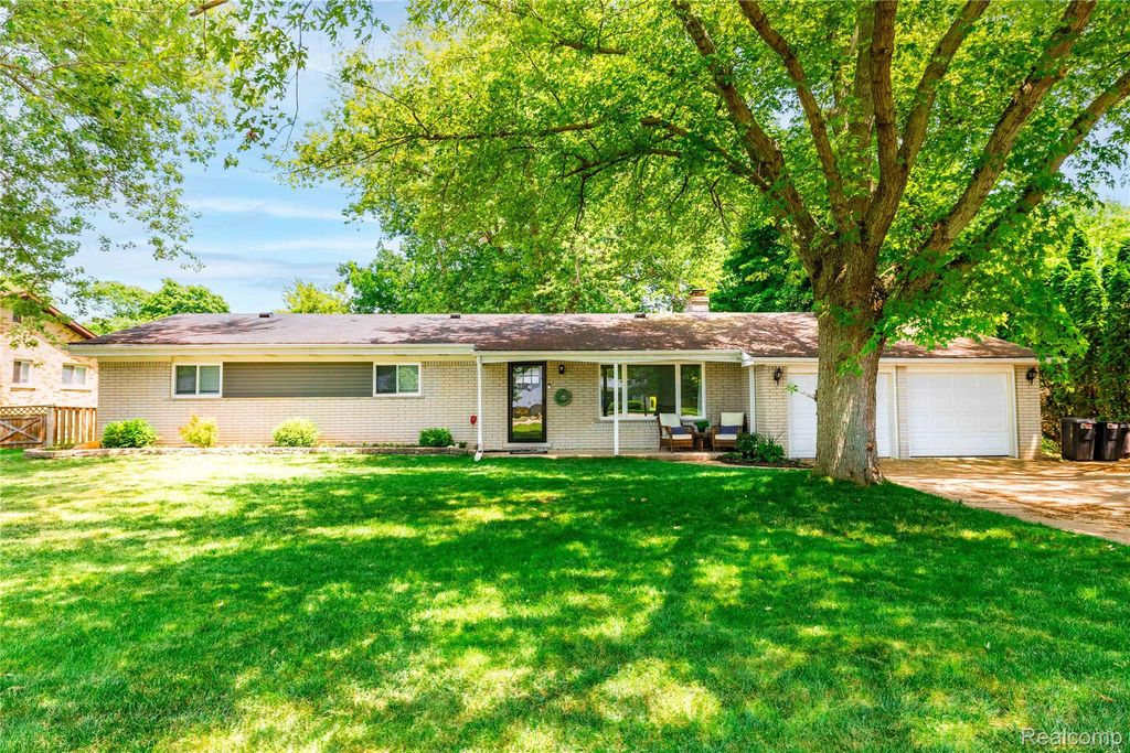 28731 Elbamar Drive, Grosse Ile Township, MI 48138