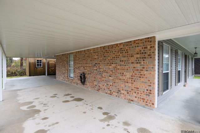 44058 Lake Village Rd, Prairieville, LA 70769