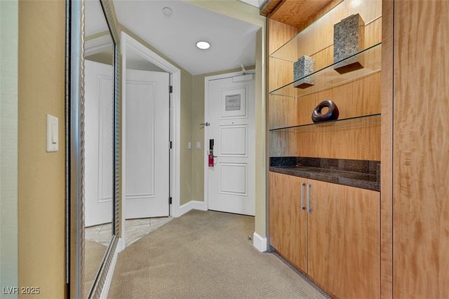 2000 North Fashion Show Drive 2514, Las Vegas, NV 89109