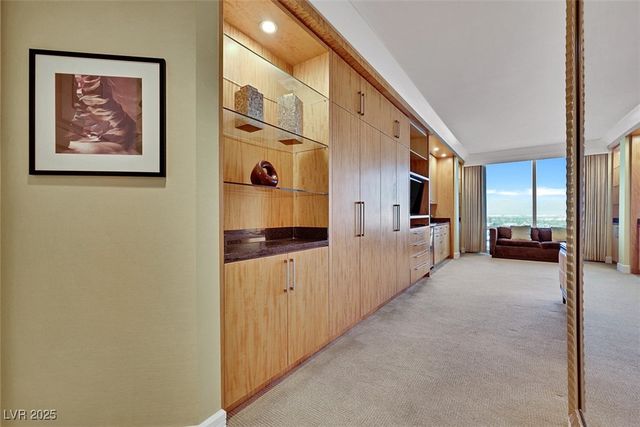 2000 North Fashion Show Drive 2514, Las Vegas, NV 89109